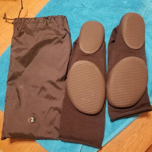 Yeezy Pods Mens Size 2. Fits size 10 perfectly. with dustbag